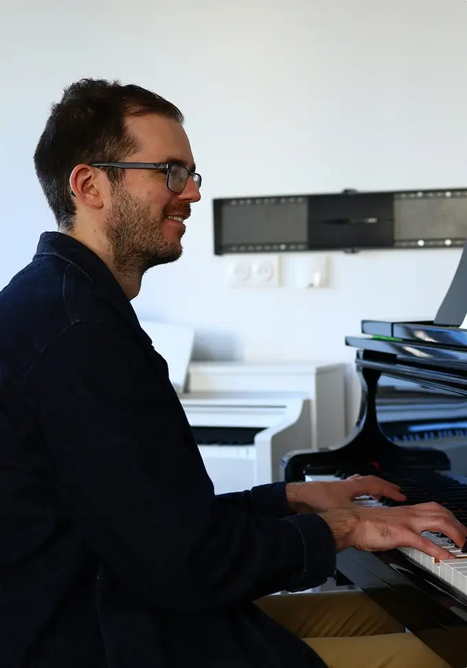 Cours de piano pour adultes débutants à Nancy avec Alexandre